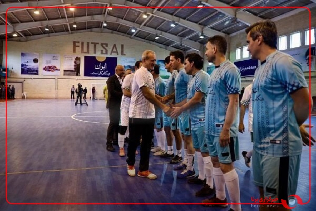 لحظاتی از عملکرد فوتسالی رییس‌جمهور در دیدار نمادین