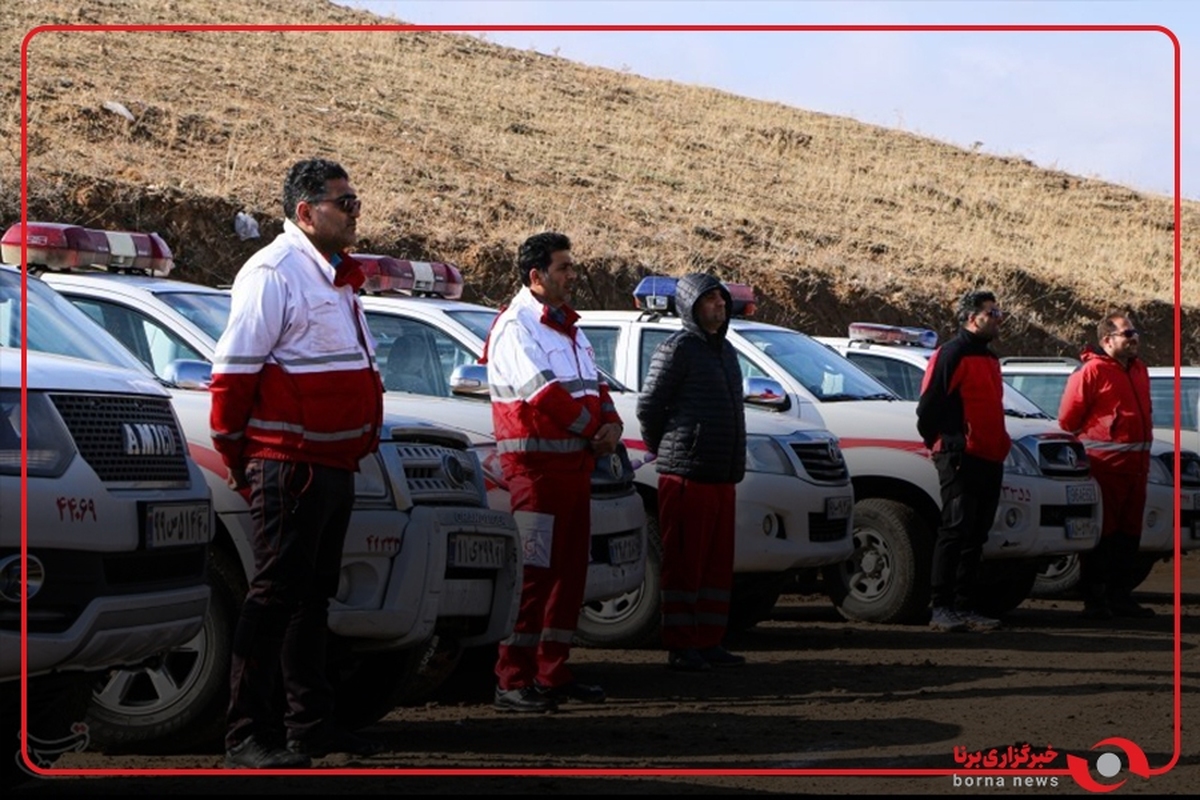 حضور و آماده باش نيرو هاى امدادى هلال احمر در محل حادثه انفجار در اسكله شهيد رجايى