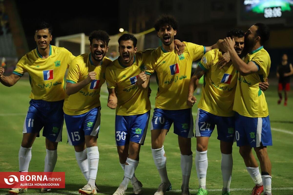 دیدار تیم های فوتبال صنعت نفت - شهرداری نوشهر