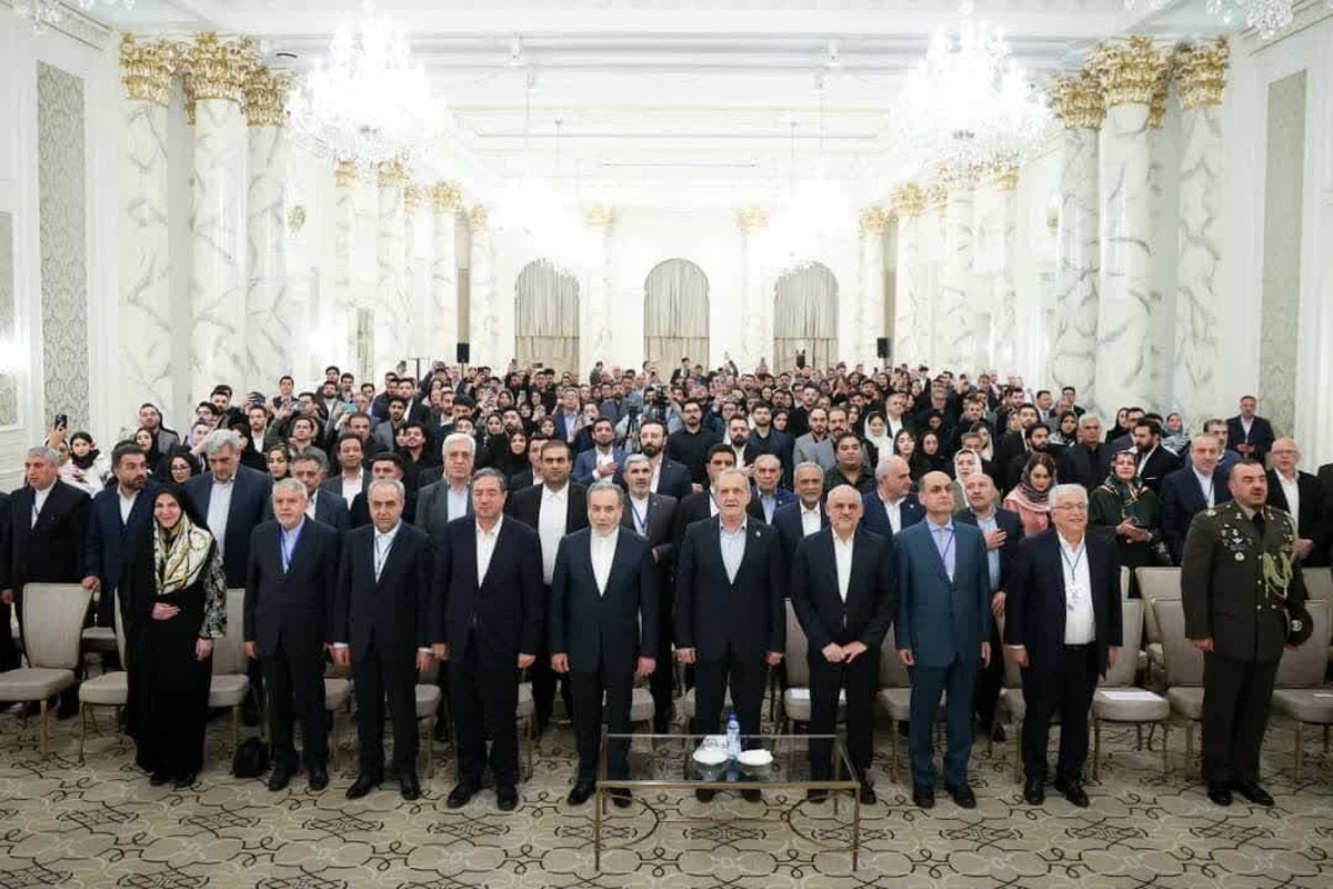 دیدار ایرانیان مقیم جمهوری آذربایجان با رئیس جمهور برگزار شد