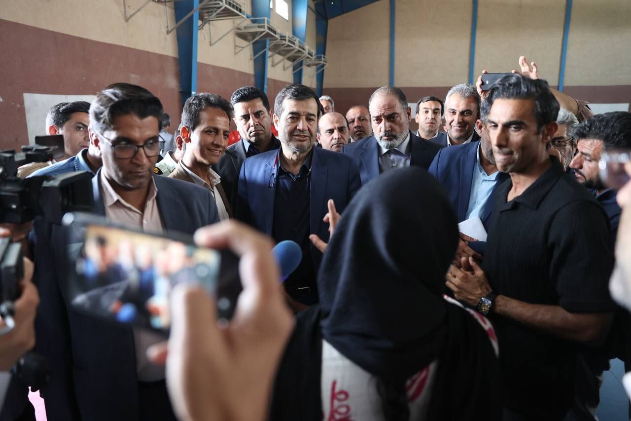 بروزرسانی میشود؛ قول وزیر ورزش برای تکمیل استادیوم چمران شهرستان رودان/ دنیامالی به کرمان رسید بروزرسانی میشود؛ قول وزیر ورزش برای تکمیل استادیوم چمران شهرستان رودان/ دنیامالی به کرمان رسید