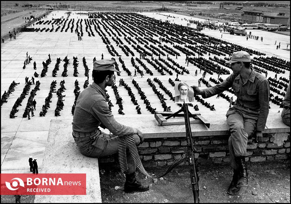 عکاسی را در خیابانهای انقلاب یاد گرفتم، نه در کلاس درس/ عکاسی را در خیابانهای انقلاب یاد گرفتم، نه در کلاس درس/ تنها جایی که هنوز از آن عکس نگرفتهام، کره ماه است! / عکاسی را در خیابانهای انقلاب یاد گرفتم، نه در کلاس درس/ عکاسی را در خیابانهای انقلاب یاد گرفتم، نه در کلاس درس/ تنها جایی که هنوز از آن عکس نگرفتهام، کره ماه است! /