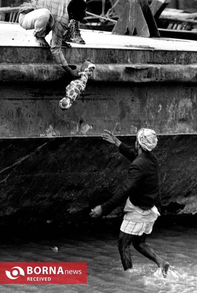 عکاسی را در خیابانهای انقلاب یاد گرفتم، نه در کلاس درس/ عکاسی را در خیابانهای انقلاب یاد گرفتم، نه در کلاس درس/ تنها جایی که هنوز از آن عکس نگرفتهام، کره ماه است! / عکاسی را در خیابانهای انقلاب یاد گرفتم، نه در کلاس درس/ عکاسی را در خیابانهای انقلاب یاد گرفتم، نه در کلاس درس/ تنها جایی که هنوز از آن عکس نگرفتهام، کره ماه است! /