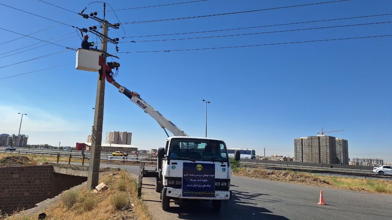 دومین اقدام جهادی شرکت توزیع نیروی برق استان قزوین در شهر محمدیه عملیاتی شد