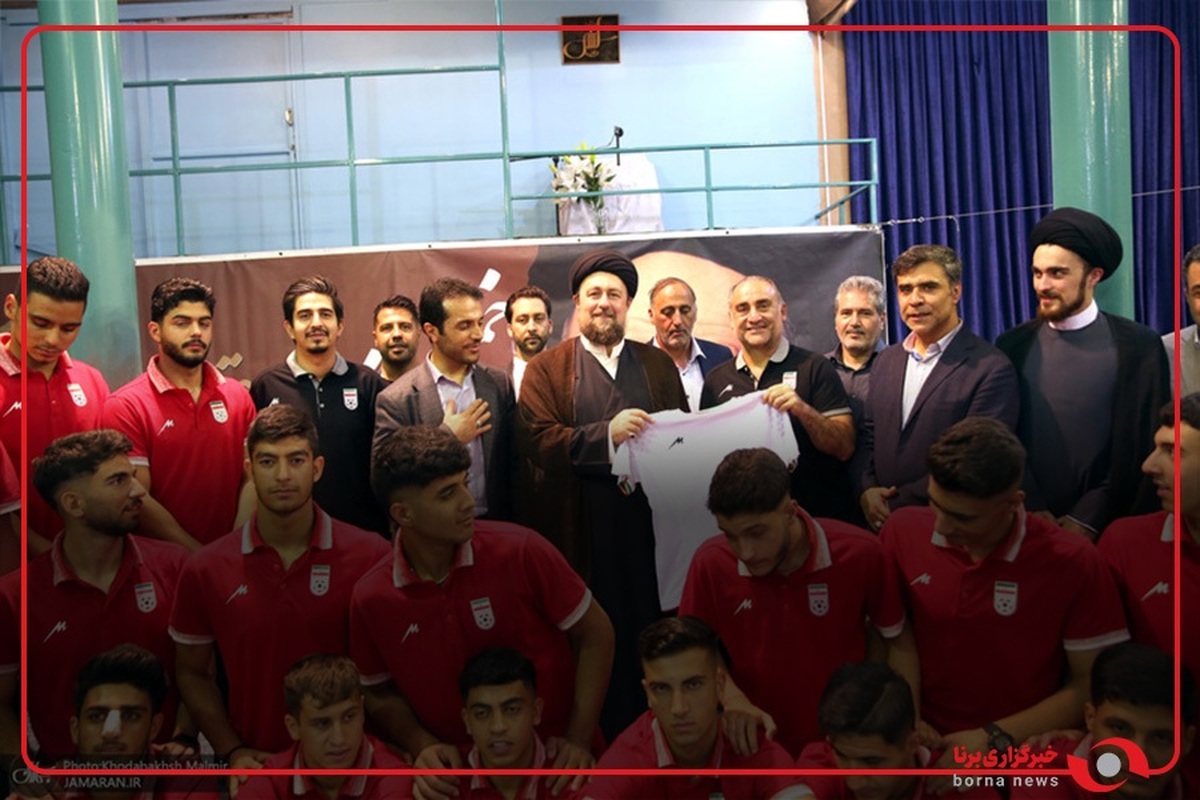 دیدار و گفت‌وگوی صمیمانه آیت‌الله سید حسن خمینی و دنیامالی با اعضای تیم ملی والیبال نوجوانان ایران
