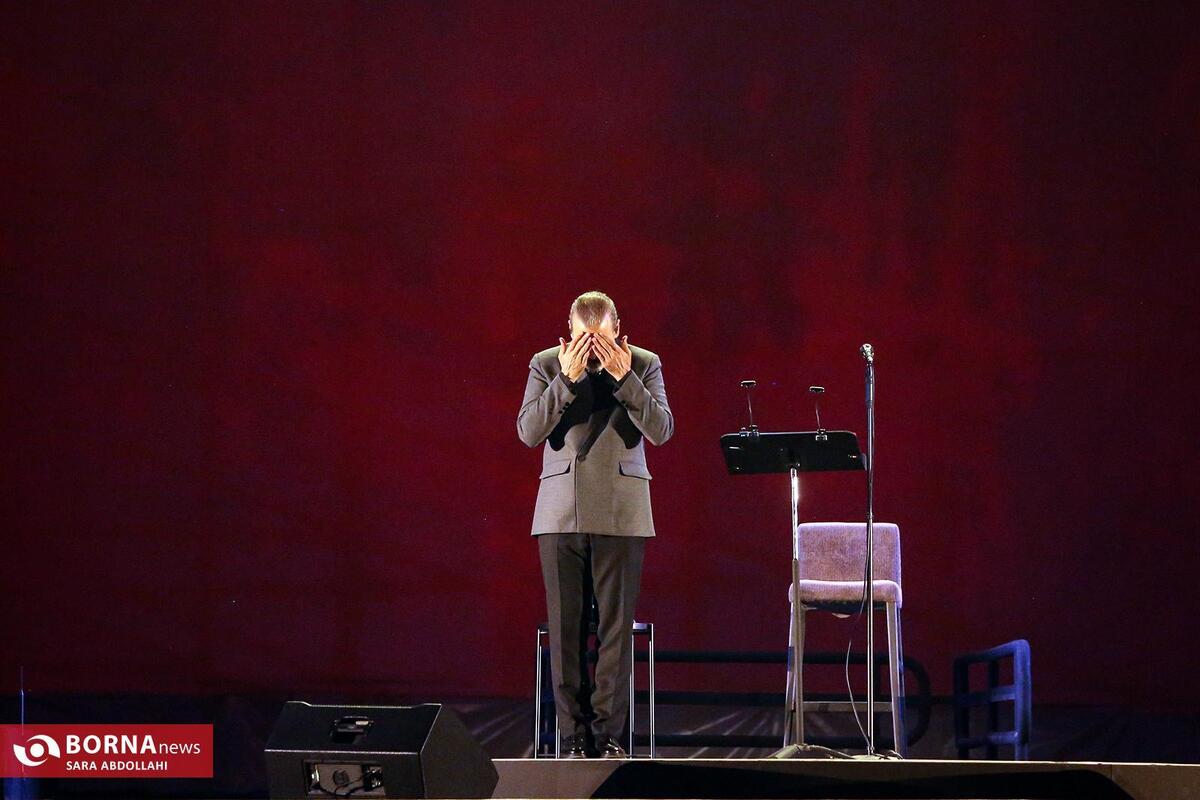 صدای قربانی به قیمت بلیت در آزادی نرسید/ شب خاطره یا نمایش فالش‌های پی‌درپی؟