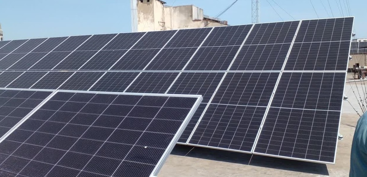 احداث نیروگاه خورشیدی ۵۰ کیلوواتی در اداره کل غله مازندران