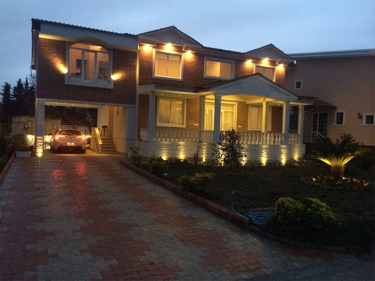 اولویت تامین برق با مشترکین خانگی است نه باغ ویلا‌های بدمصرف