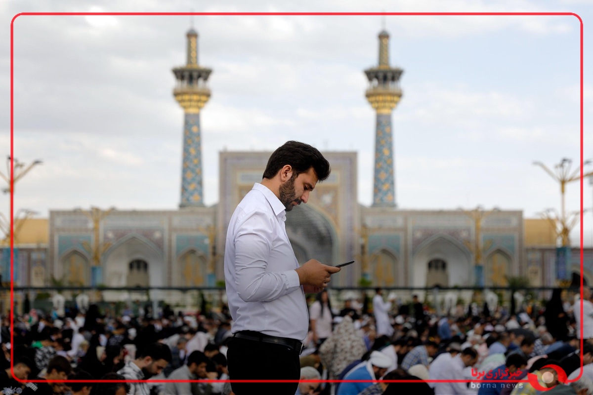 قرائت دعای عرفه در حرم‌ رضوی