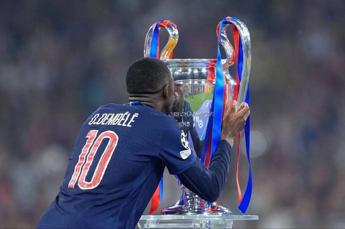 شهرداری پاریس یک ستاره سرشناس فوتبال را صاحب خیابان کرد! + عکس