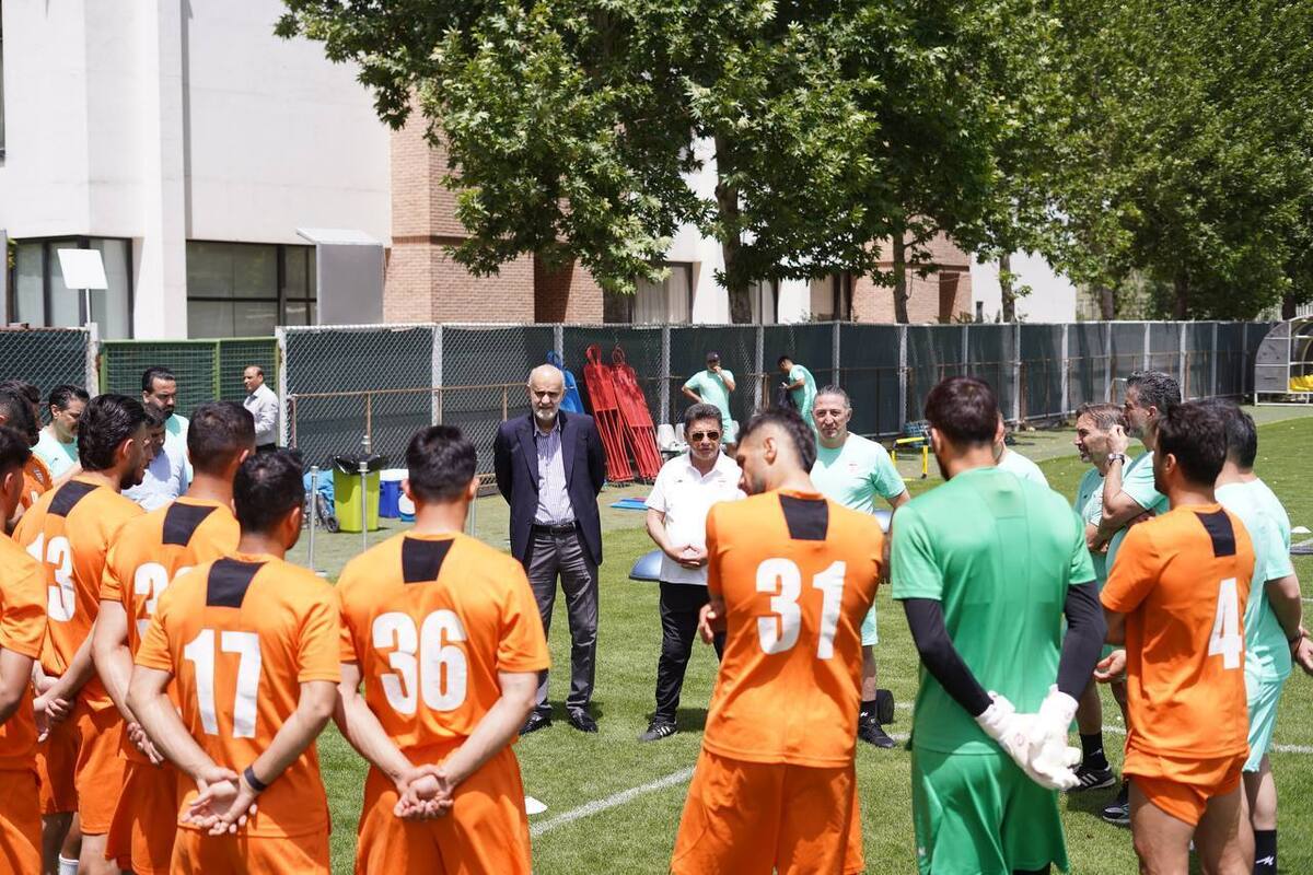 در حضور نائب رییس فدراسیون فوتبال، قلعه نویی هم پا به توپ شد