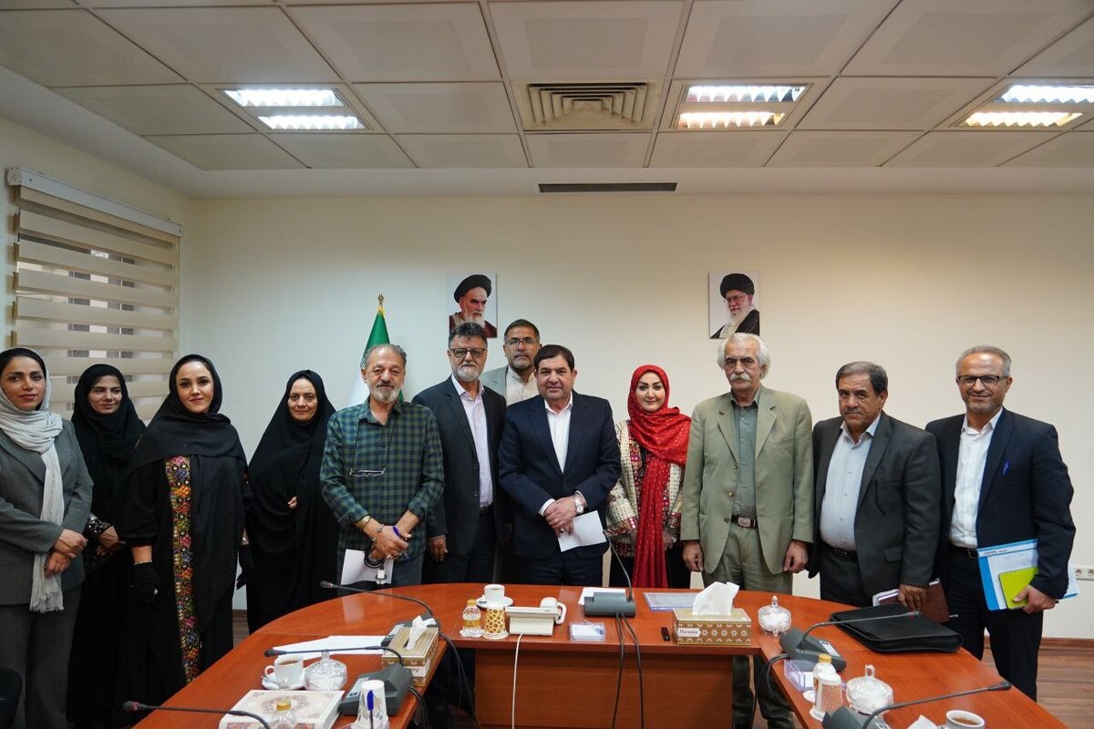 مخبر : ایجاد صندوق سرمایه‌گذاری خصوصی برای حمایت از فرش ضروری است/ بازنگری در فرآیندهای صادرات صنایع دستی/ تحول تولید در صنعت فرش با نگاه شبکه‌محور