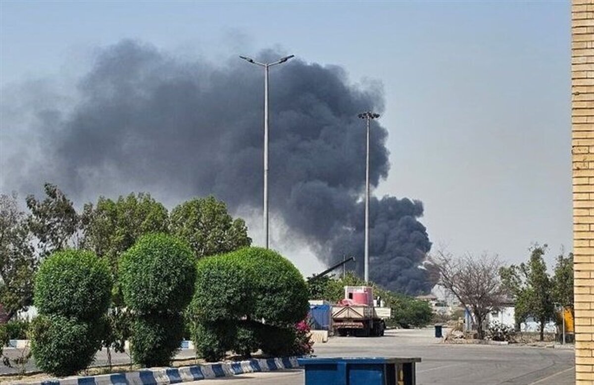 آتش‌سوزی در انبار ضایعات در محدوده اطراف بندر شهید رجایی