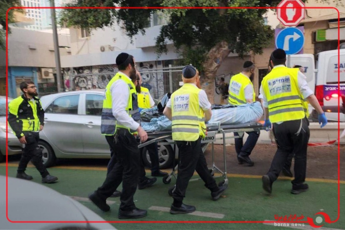 انتقال اجساد از میان خرابه های تل اویو