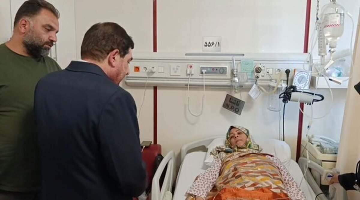 عیادت مشاور و دستیار رهبری از مجروحان حملات اسرائیل