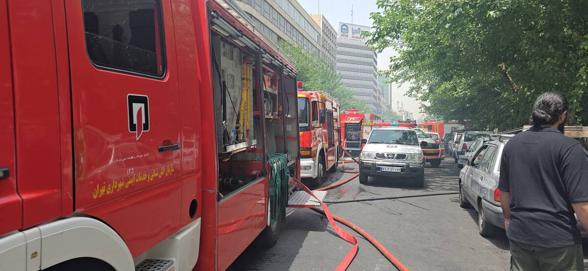 آتش سوزی هولناک در ساختمان 6 طبقه خیابان فردوسی + فیلم