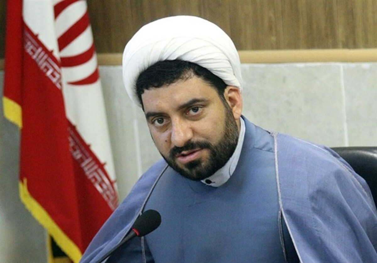 آزادی خواه: پیامک ها برای انتخابات هیات رئیسه مجلس از یک اتاق عملیات مشخص ارسال می شود