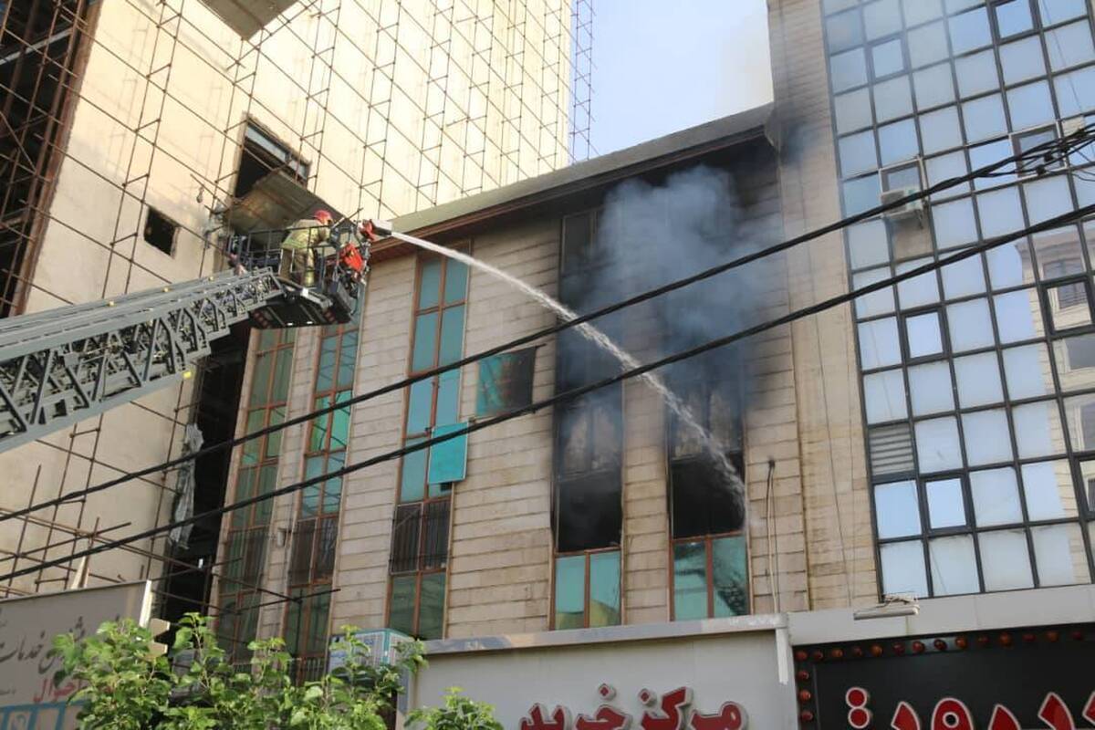 آتش سوزی دفتر اسناد رسمی در خیابان ستارخان