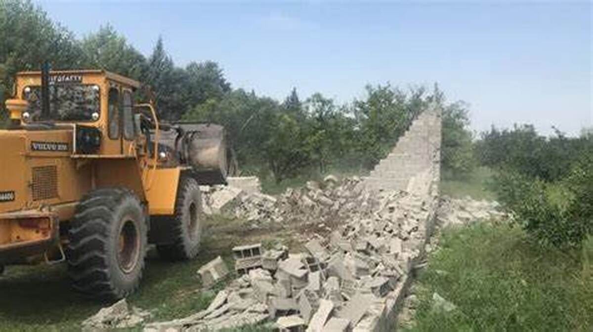 بازگشت ۲۰۰۰ مترمربع از اراضی کشاورزی قزوین به چرخه تولید با قلع و قمع تغییر کاربری‌های غیرمجاز