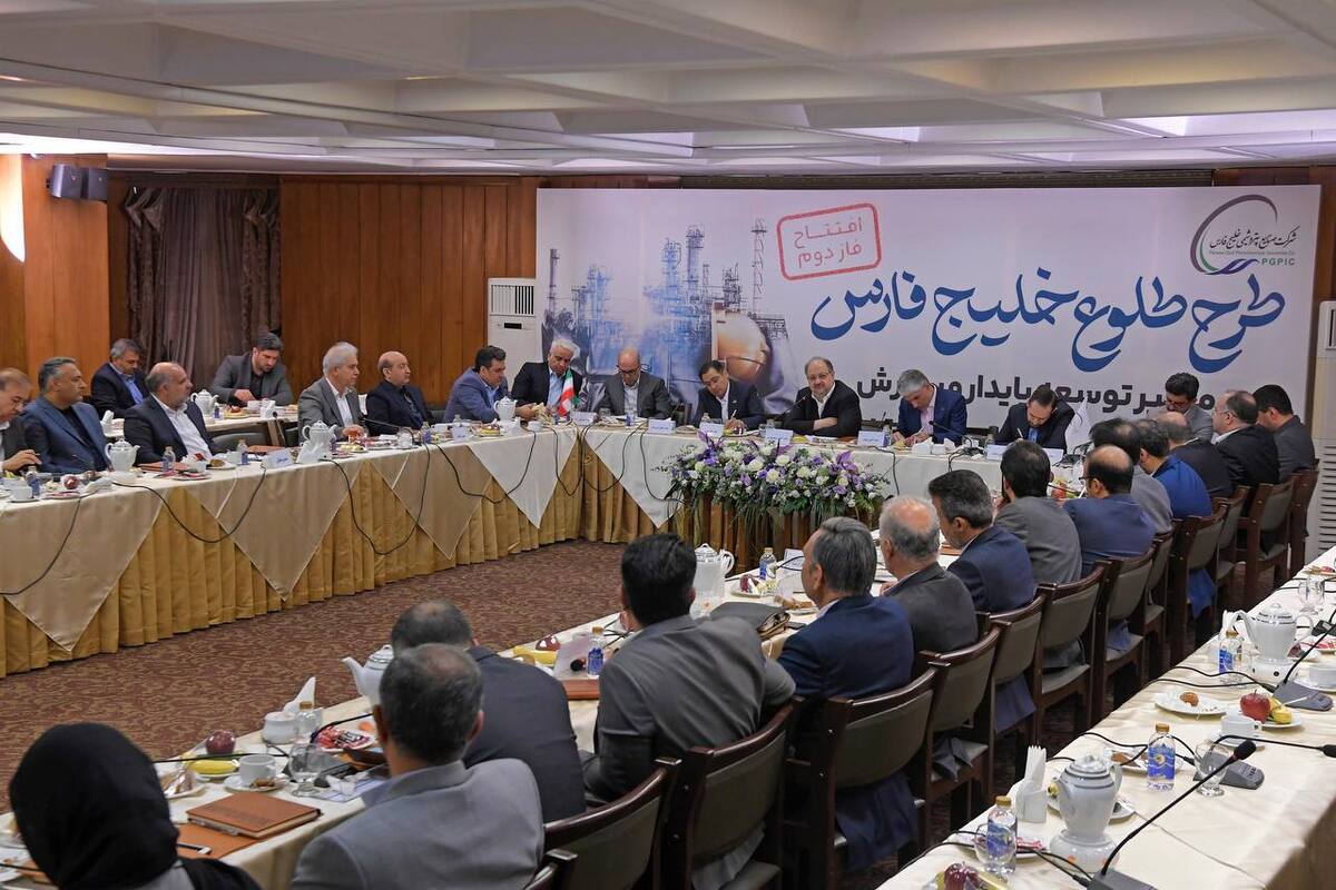 آغاز اجرای طرح منتورینگ در هلدینگ خلیج فارس/آینده‌نگری بزرگترین شرکت پتروشیمی ایران با پرورش مدیران آینده توسط مدیران فعلی