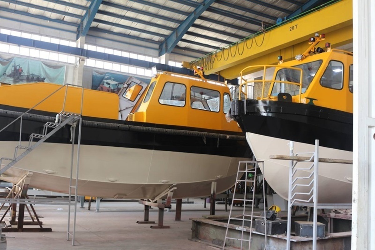 قرارگاه خاتم دو شناور کارگو می سازد