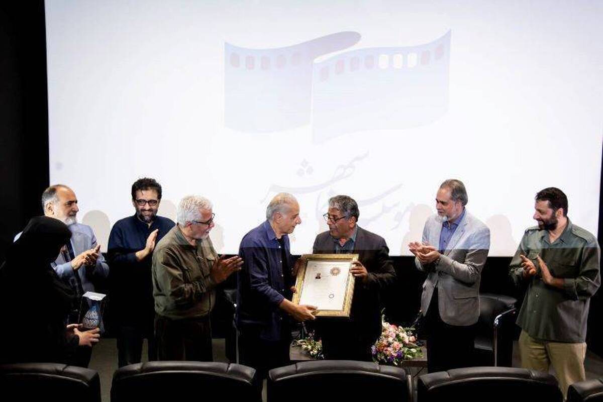 اعطای نشان درجه یک هنری به جهانگیر میرشکاری