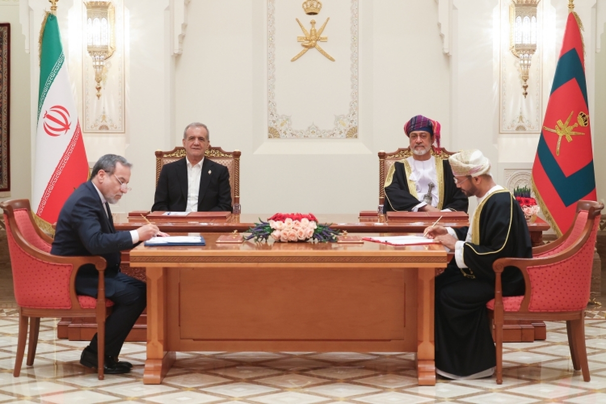 امضای ۱۸ سند همکاری میان جمهوری اسلامی ایران و سلطنت عمان