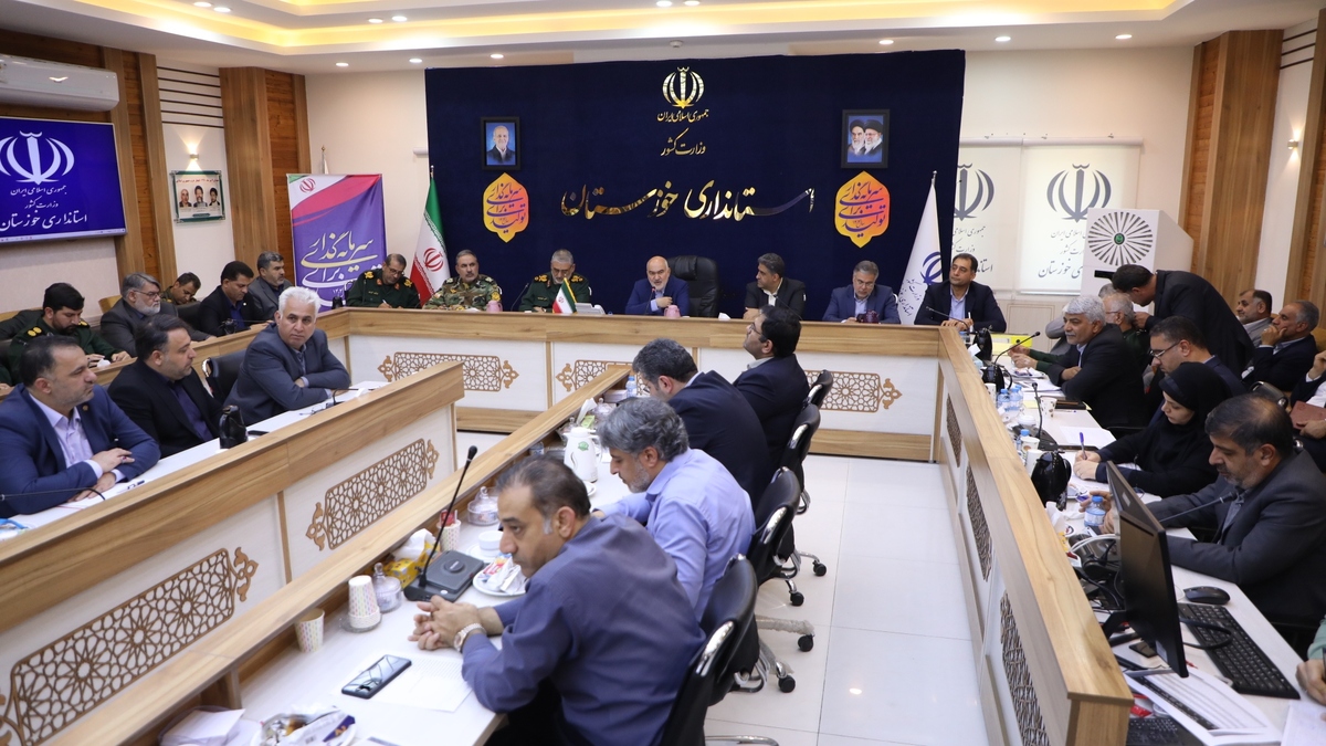 استاندار خوزستان: برچیدن مدارس کانکسی تا مهرماه امسال / تامین زمین برای ساخت مسکن با سرعت پیگیری می‌شود