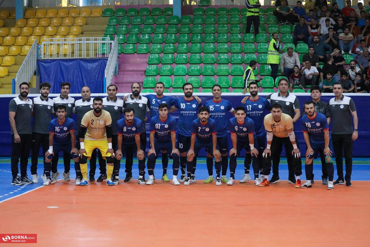 حسینی:‌ می‌جنگیم تا مردم سیرجان را خوشحال کنیم/ در تیم ما شفافیت وجود دارد