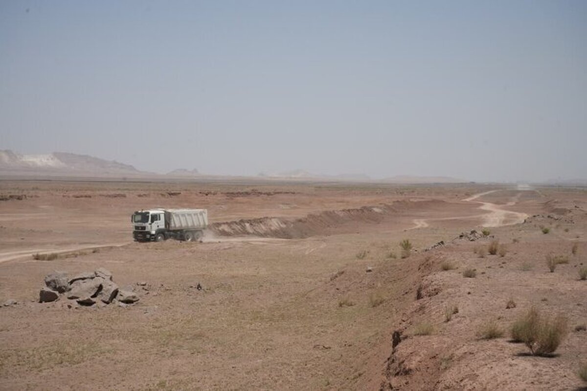 خاکبرداری باند پرواز فرودگاه بین‌المللی قم آغاز شد