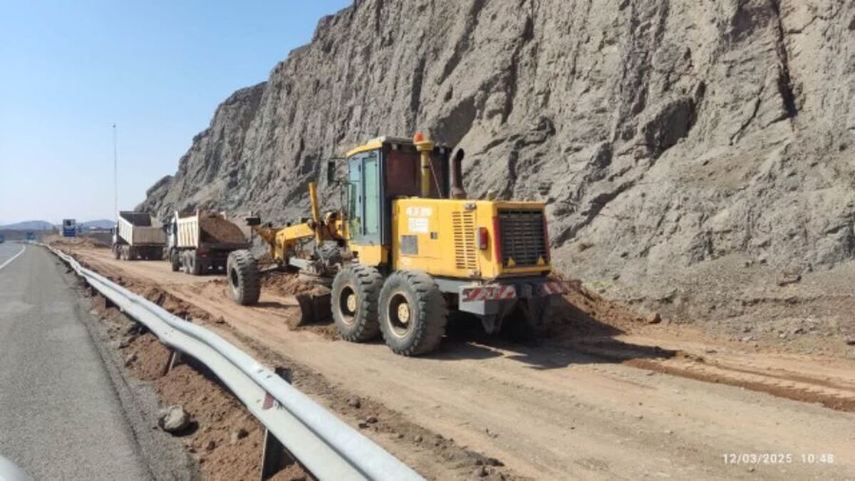 سه پارکینگ اضطراری در آزادراه قم – تهران آماده‌ بهره‌برداری شد