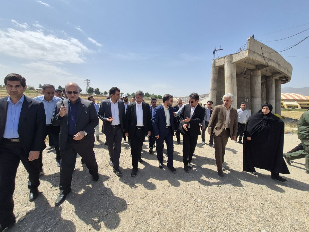 تاکید استاندار لرستان بر تسریع در تکمیل  ورزشگاه ولایت بروجرد / حمایت جدی از تیم وحدت بروجرد