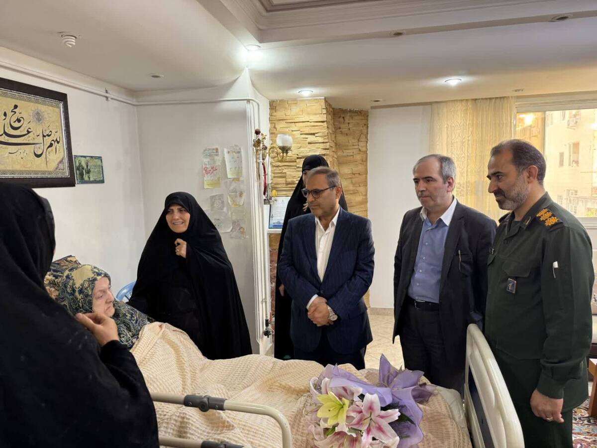 قاسمی طوسی همراه با مشاور استاندار در امور ایثارگران با مادر معزز شهید دوامی و جانباز سرافراز؛ سردار عمرانی در ساری دیدار کرد