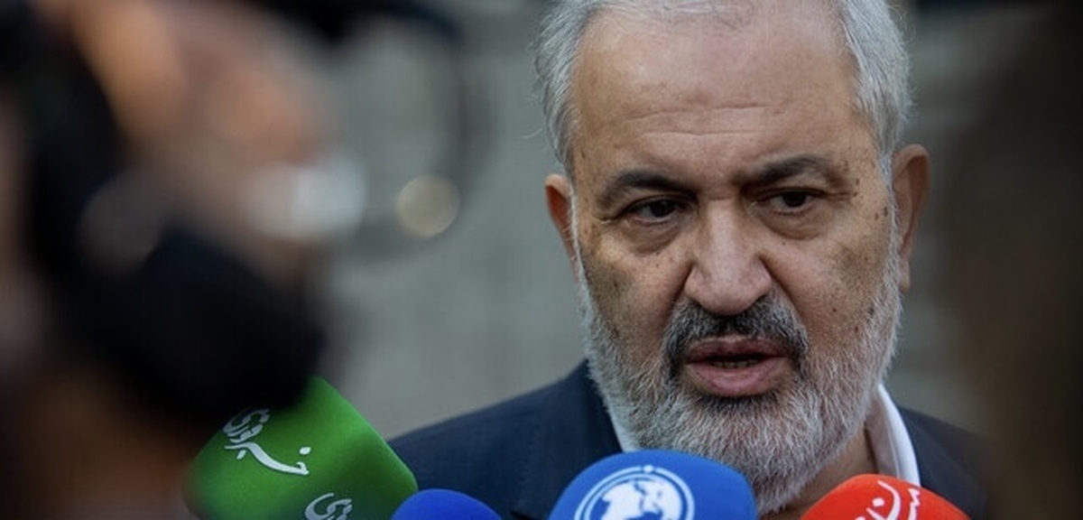 وزیر نیرو: نصب تجهیزات پنل خورشیدی ادامه دارد