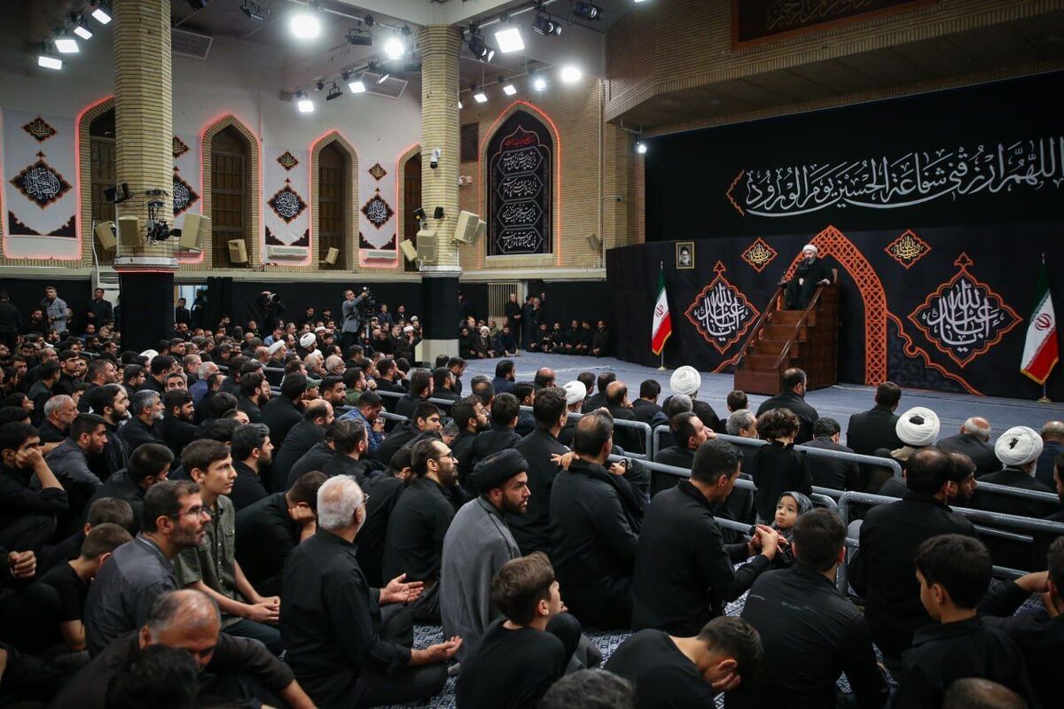 مراسم عزاداری اباعبدالله الحسین(ع) در حسینیه امام خمینی(ره) برگزار شد