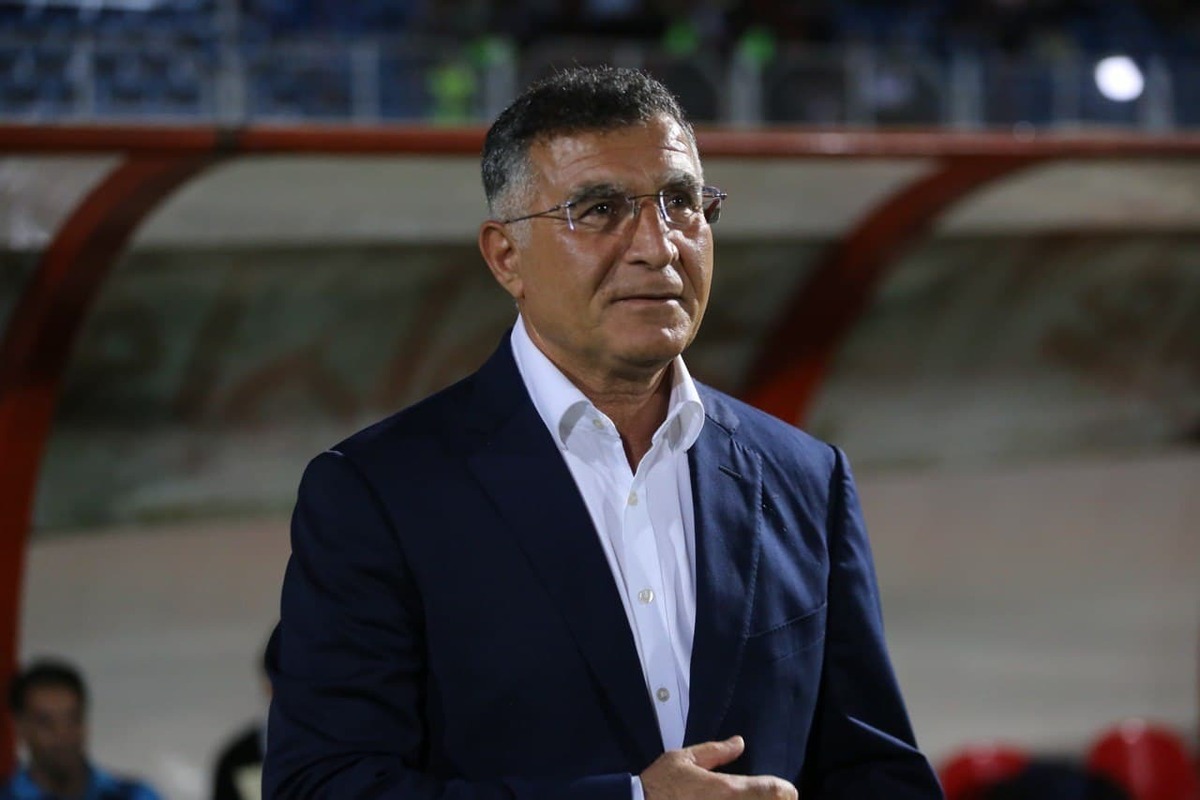  آقا معلم از فدراسیون به آبادان رسید+ عکس