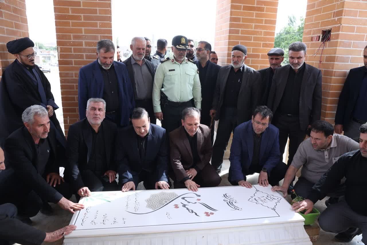 دیدار استاندار قزوین با خانواده شهید محمد مهدی مهدی پور قزوینی