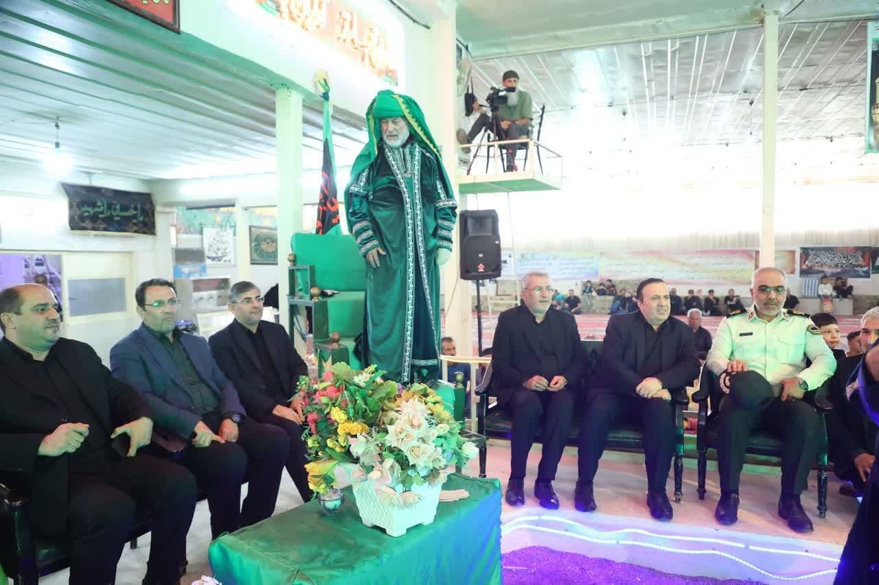 حضور استاندار قزوین در مراسم تعزیهخوانی سیدالشهدا(ع) در حسینیه بیتالفاطمه روستای بکندی حضور استاندار قزوین در مراسم تعزیهخوانی سیدالشهدا(ع) در حسینیه بیتالفاطمه روستای بکندی