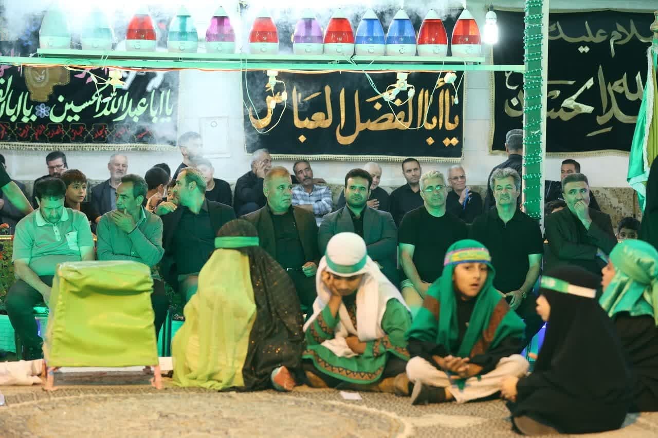 حضور استاندار قزوین در مراسم تعزیهخوانی سیدالشهدا(ع) در حسینیه بیتالفاطمه روستای بکندی حضور استاندار قزوین در مراسم تعزیهخوانی سیدالشهدا(ع) در حسینیه بیتالفاطمه روستای بکندی