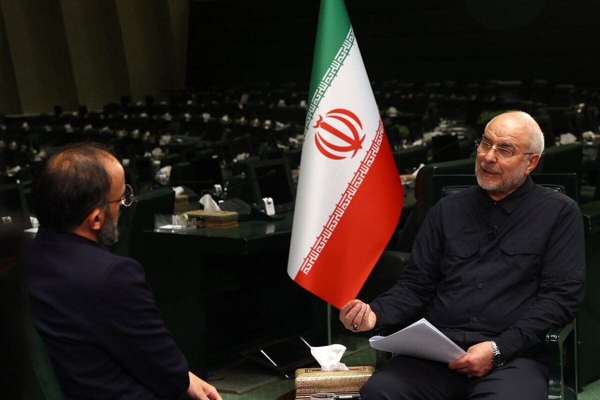 قالیباف: رهبر انقلاب مثل سال ۵۹ در اتاق جنگ بودند/ایشان نیروی نظامی را از شوک خارج کردند