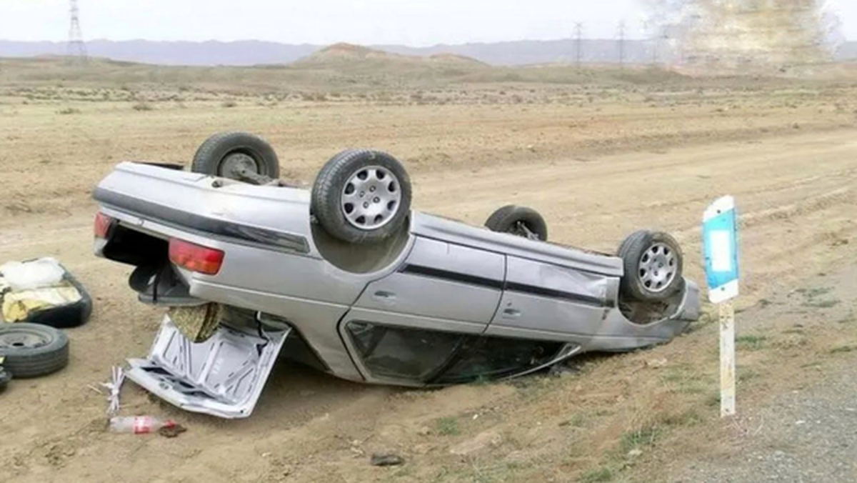 امدادرسانی اورژانس به مصدومین واژگونی خودرو سواری پژو ۴٠۵ در محور بندرلنگه