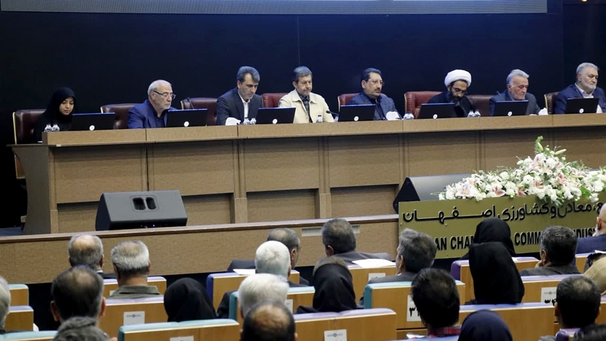 ما تصمیم گرفتیم بمانیم و بسازیم/۲۲ میلیارد دلار کالا در گمرک است