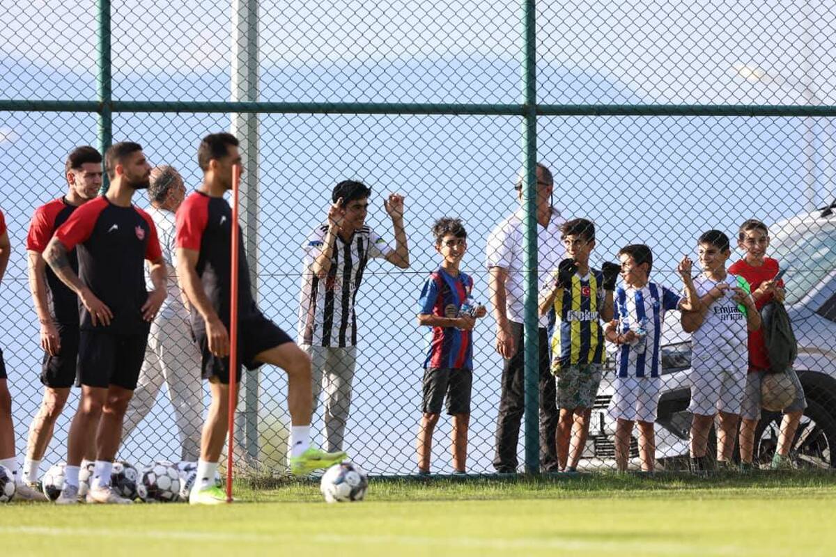 تمرین ۱۰۰ دقیقه‌ای سرخپوشان با حضور هواداران پرسپولیس و دورسون