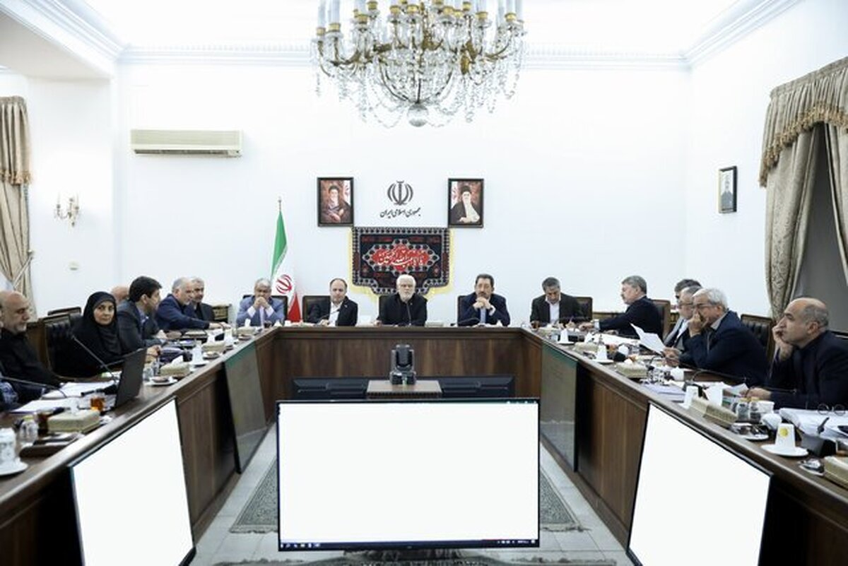 عارف: مصوبه ستاد تنظیم بازار مبنی بر بازگشت قیمت‌ها به قبل از جنگ ۱۲ روزه لازم‌الاجراست