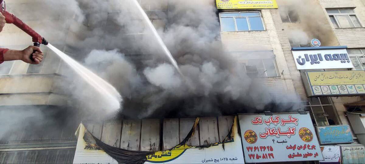 آتش سوزی انبار کفش زیر پل روشندلان