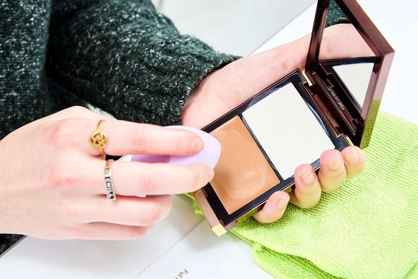 5 مورد از بهترین کانتورها برای پوست چرب و نحوه استفاده از آن