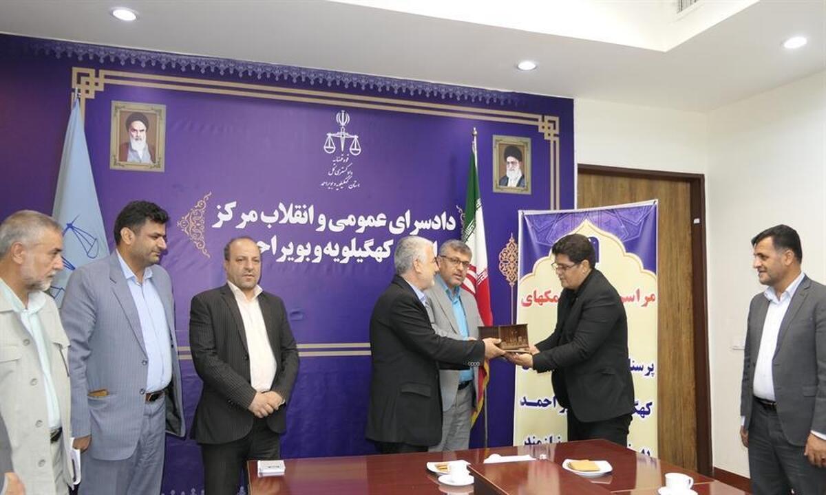 تجلیل ازاقدام ارزنده بانک صادرات برای کمک 200 میلیون تومانی به خانواده های زندانیان یاسوجی