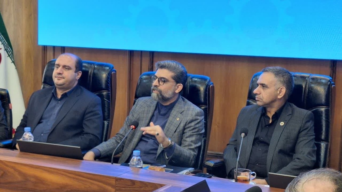 مشکلات صنعتگران استان قزوین را در مرکز پیگیری و حل می کنیم