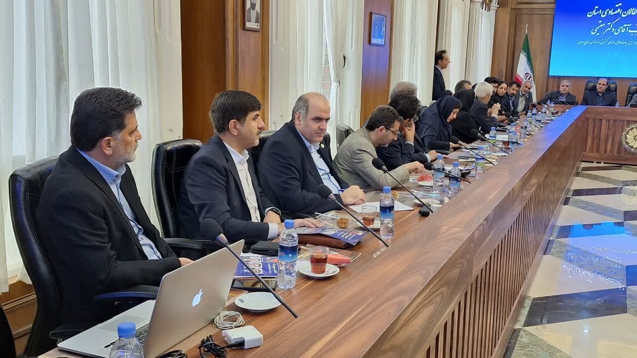 مشکلات صنعتگران استان قزوین را در مرکز پیگیری و حل می کنیم مشکلات صنعتگران استان قزوین را در مرکز پیگیری و حل می کنیم