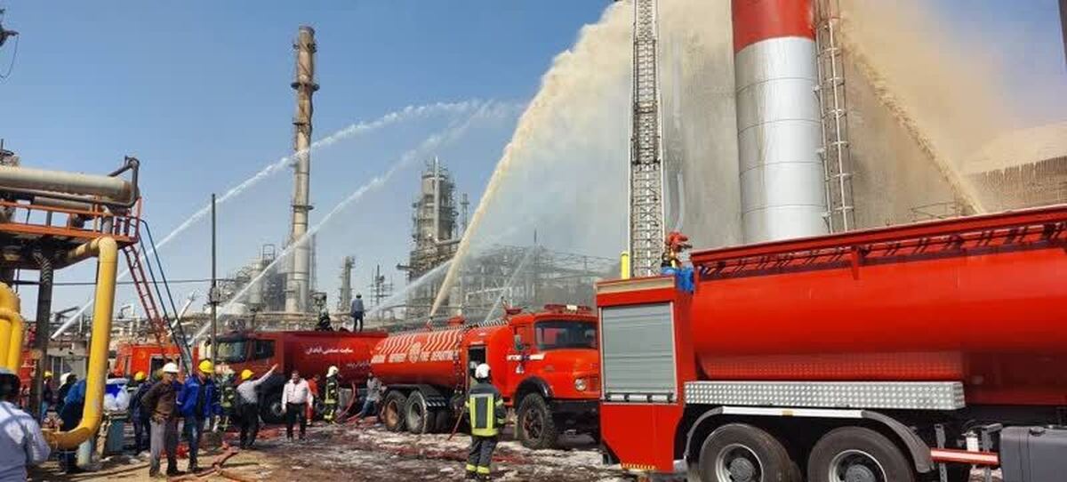 آتش سوزی واحد ۷۰ پالایشگاه آبادان مهار شد + عکس